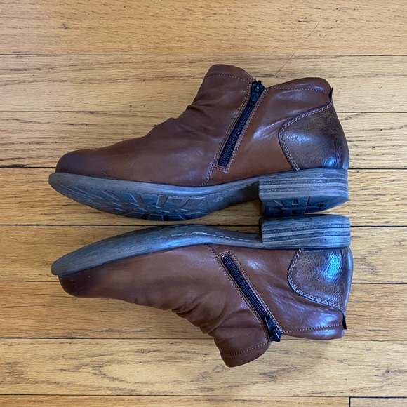 Like New Remonte Zip Leather Ankle Booties - Picture 6 of 9